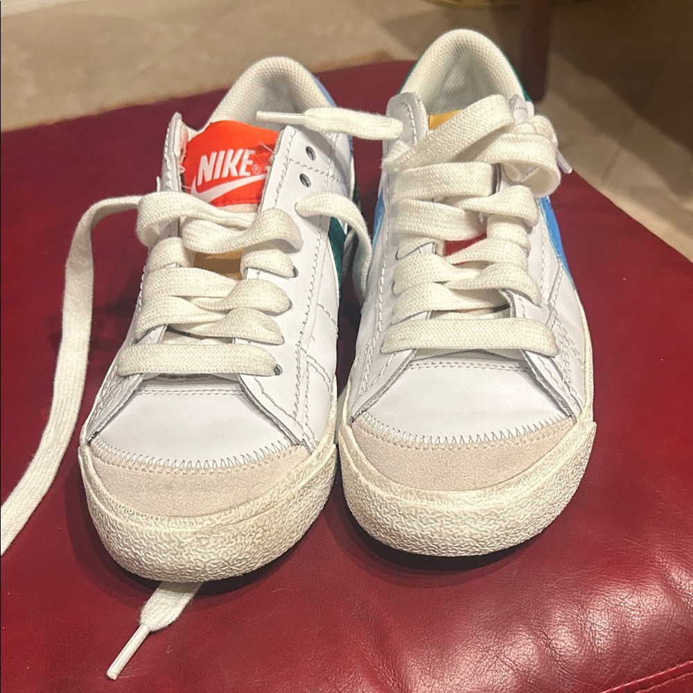 Nike Women's White Sneakers with Colorful Details SZ 9.5